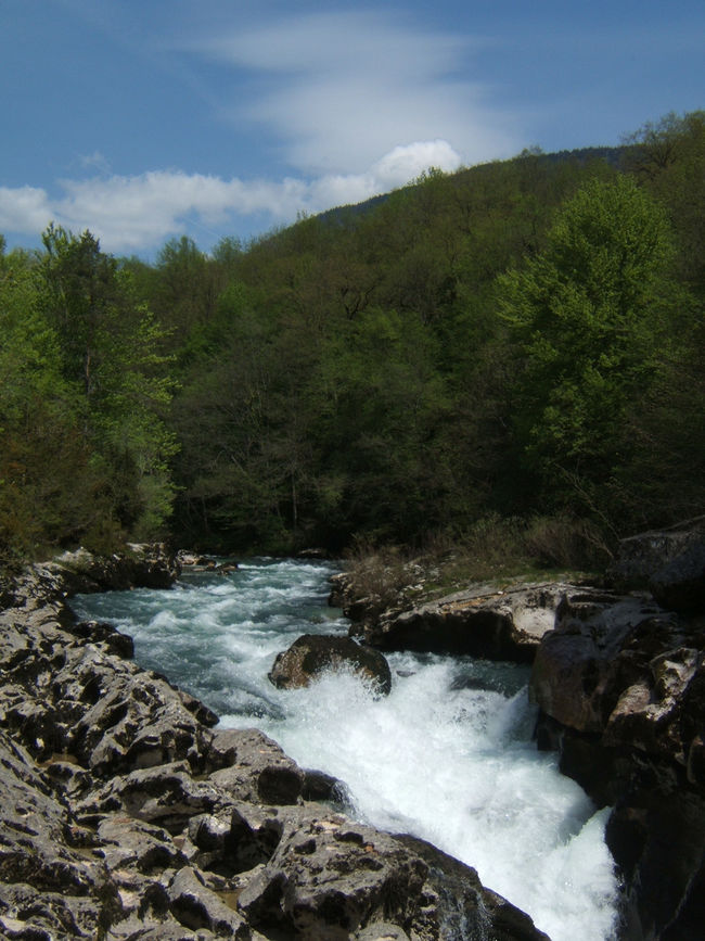 3km vor der Mündung in die Rhone stürzt die Valserin in die sehenswerte Pertes de la Semine